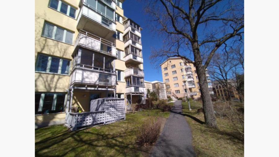 Från bostadsrättsföreningens gård